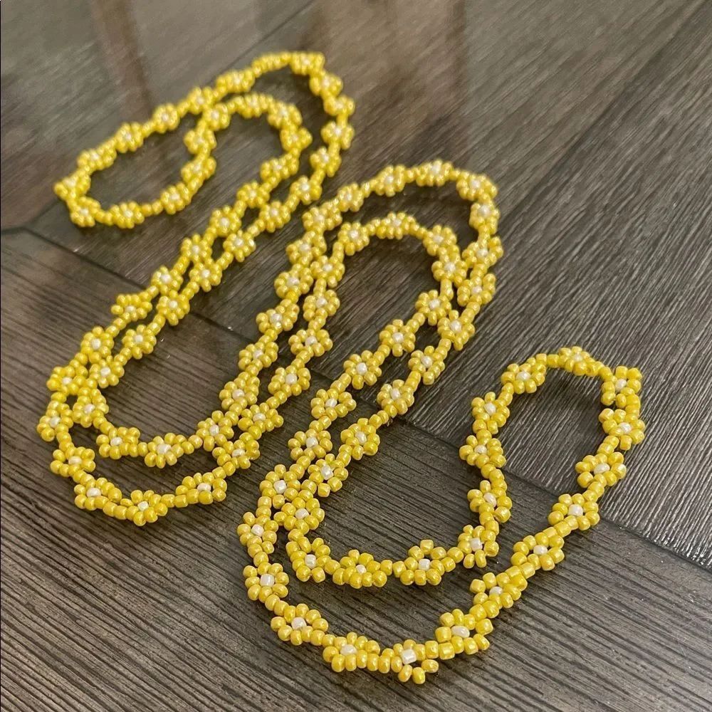 Vintage Style Yellow Flower Seed Bead Necklace